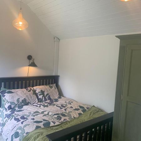 Newly Refurbished One Bedroom With Additional Sofa Bed Self Contained Flat In Garden Abbots Langley Exteriér fotografie