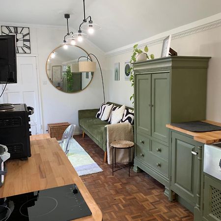 Newly Refurbished One Bedroom With Additional Sofa Bed Self Contained Flat In Garden Abbots Langley Exteriér fotografie