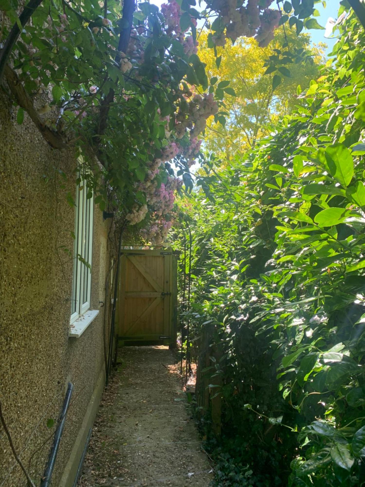 Newly Refurbished One Bedroom With Additional Sofa Bed Self Contained Flat In Garden Abbots Langley Exteriér fotografie